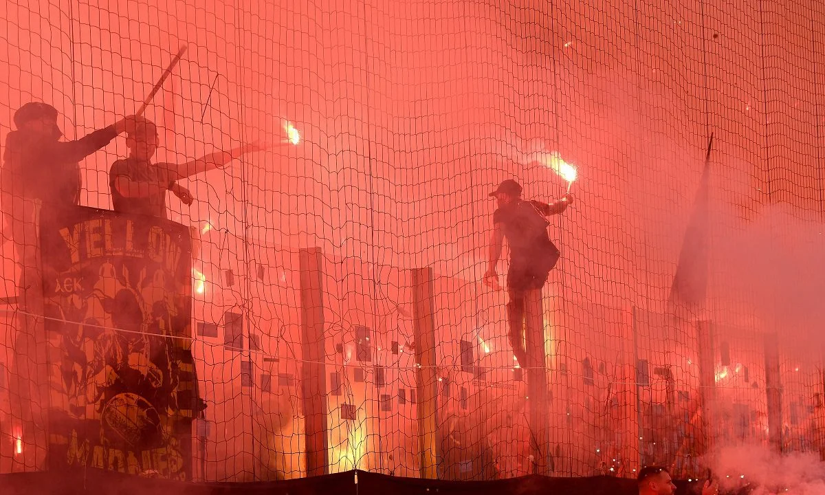 Η ΠΑΕ ΑΕΚ έδωσε στη δημοσιότητα την παραμορφωμένη φωτογραφία του ατόμου που απ’ τα δικά του χέρια έφυγε η φωτοβολίδα ευθείας βολής.