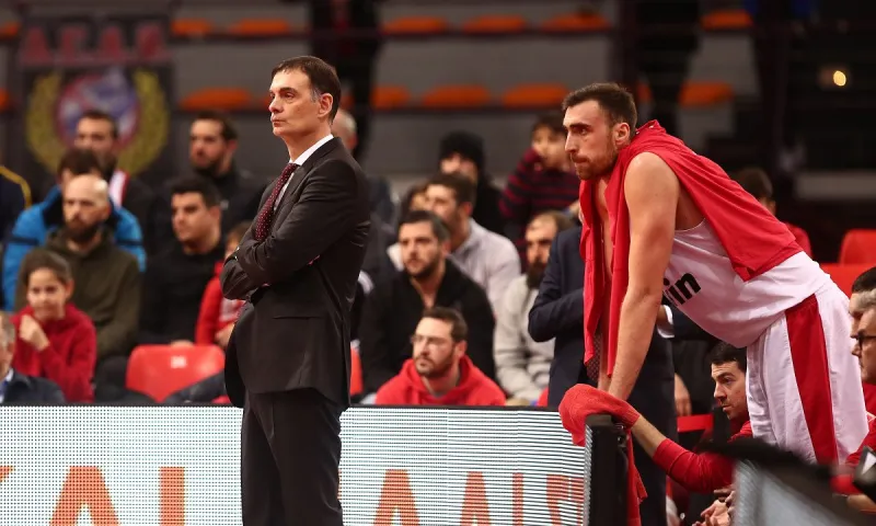 Ο Ολυμπιακός πρέπει να πάρει έναν παικταρά αν φύγει ο Βεζένκοφ και τον Μιλουτίνοφ! Φυσικά να μείνουν Σλούκας, Κάνααν
