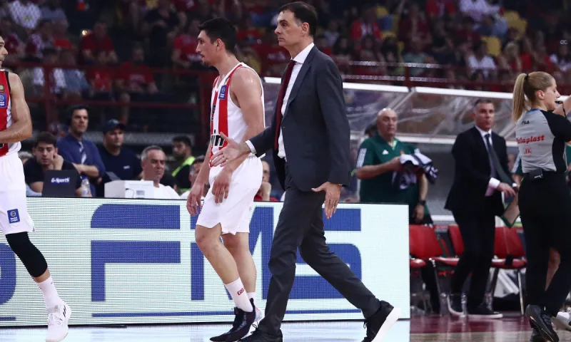 Ο Γιώργος Μπαρτζώκας πρέπει να βρει τρόπο να «κερδίσει» ξανά τον Γιαννούλη Λαρεντζάκη