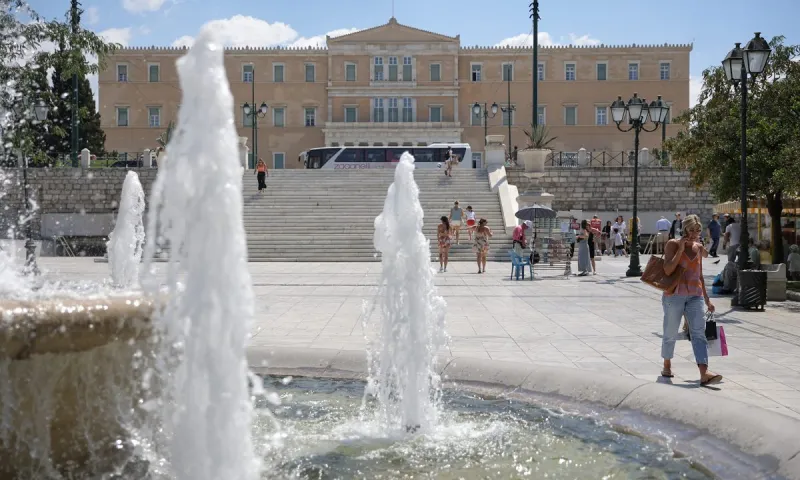 Καιρός: Μικρή υποχώρηση στην καύσωνα την Κυριακή σύμφωνα με τον Αρναούτογλου