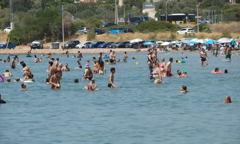 Καιρός: Μικρή «ανάσα δροσιάς» τη Δευτέρα (24/7) – Σε ποιες περιοχές πέφτει η θερμοκρασία