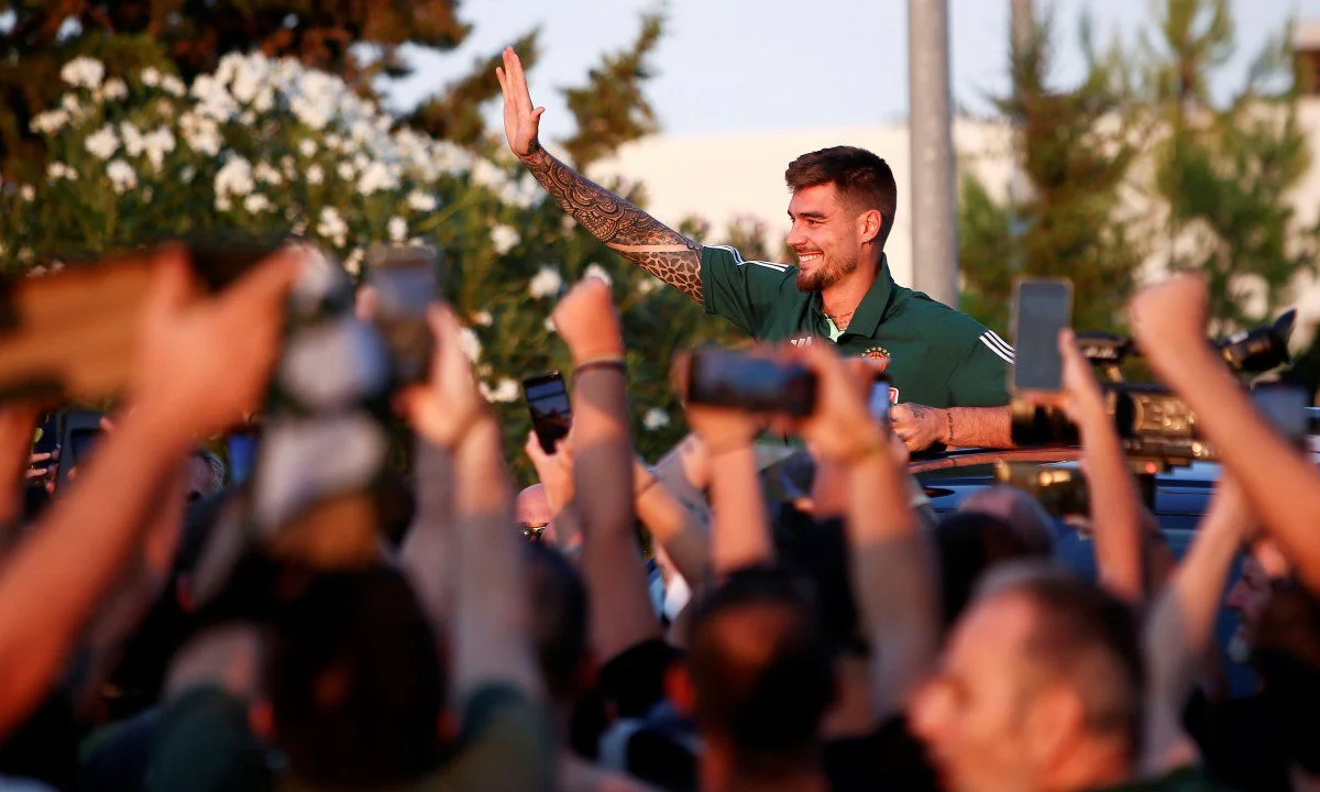 Καιρό είχε ο κόσμος του Παναθηναϊκού Άυγουστο μήνα να πάει στο αεροδρόμιο. Το έκανε για τον Χουάντσο Ερνανγκόμεθ!