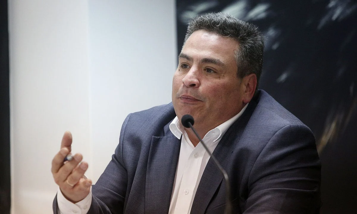 Ο Ανδρέας Δημάτος μέσω ανάρτησής του στα social media στέκεται στον... πονοκέφαλο που δημιουργείται από τις «καυτές» Πέμπτες που έρχονται