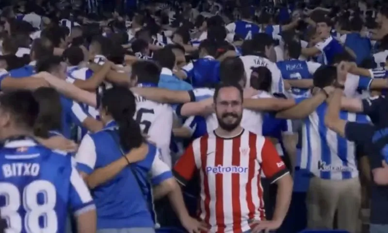 Ποδοσφαιρικός πολιτισμός στην Ισπανία - Οπαδός της Μπιλμπάο χαμογελά ανάμεσα σε εκστασιασμένους φίλους της Σοσιεδάδ! (vid)