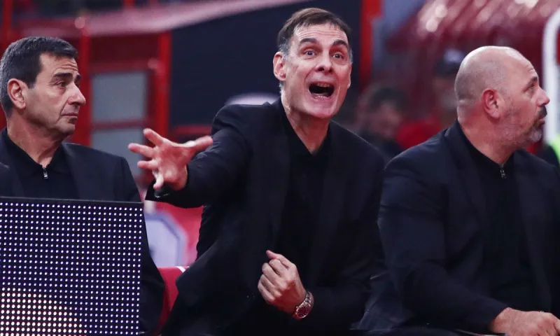 Κουράστηκε ο Αναστάσης να κράζει Παναθηναϊκό και έπιασε τον Μπαρτζώκα