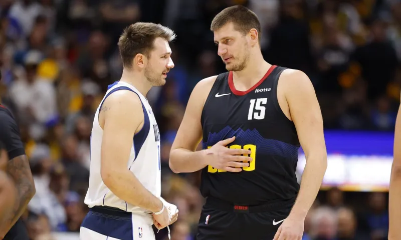 NBA Αποτελέσματα: Ματσάρα ανάμεσα με Μάβερικς – Νάγκετς – Αδιανόητος Κάρι για ακόμα ένα ματς!