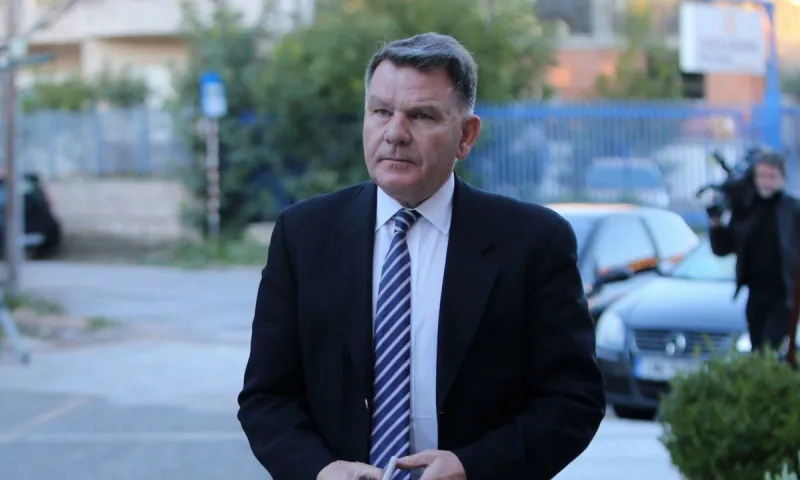 Απίστευτο: Πρόεδρος ομάδας προσπάθησε να κατεβάσει το σορτσάκι διαιτητή!