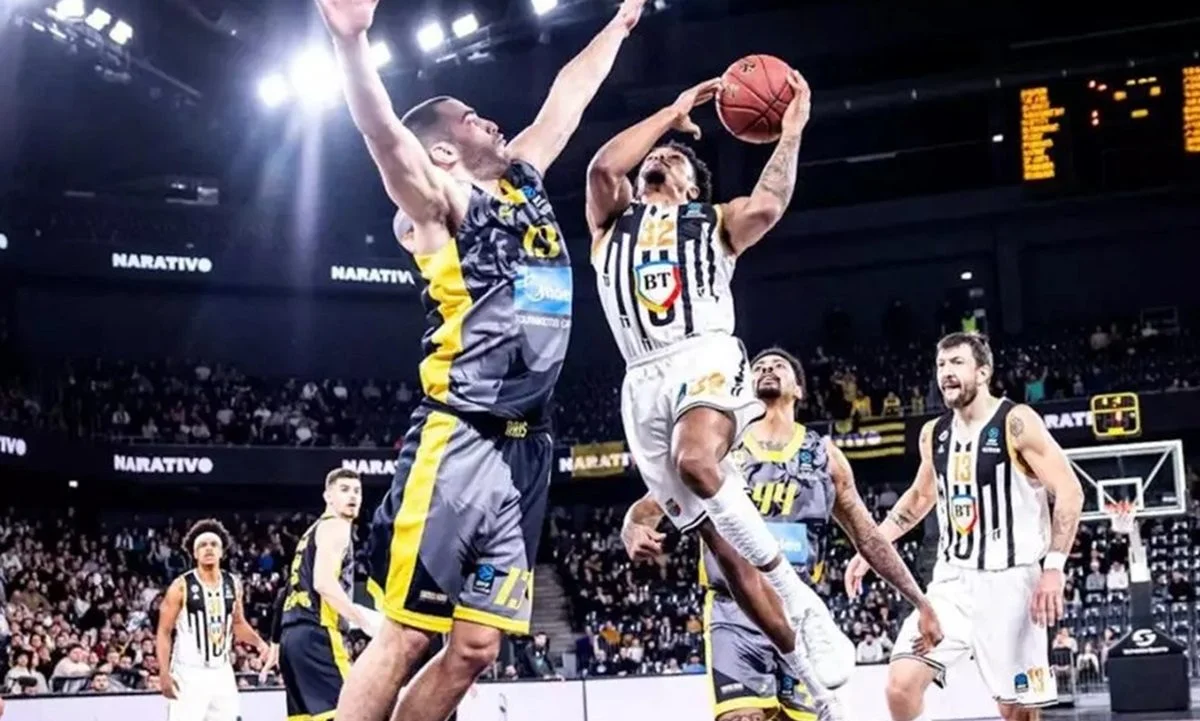 Την ήττα με γνώρισε 90-74 ο  Άρης γνώρισε από την Κλουζ στο πλαίσιο της 14ης αγωνιστικής για τη φάση των ομίλων του EuroCup.