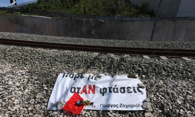 Τέμπη: Ένας χρόνος από την τραγωδία αλλά η μπάλα, μπάλα