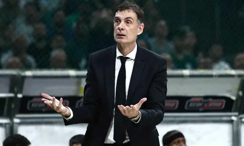 Παναθηναϊκός-Ολυμπιακός: Ένταση ανάμεσα σε Μπαρτζώκα και Αταμάν! - Έπεσαν τεχνικές ποινές! (vids)