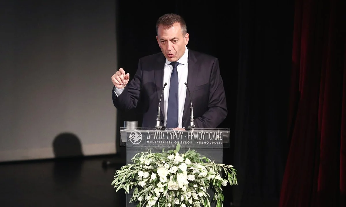 Ο Βρούτσης θυμήθηκε να πάρει θέση με χρονοκαθυστέρηση