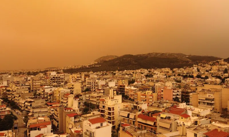 Καιρός: Μέχρι πότε θα ταλαιπωρήσει τη χώρα η αφρικανική σκόνη (vid)