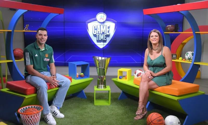 Ο Κώστας Σλούκας με το τρόπαιο της Euroleague στο ΟΠΑΠ GAME TIME