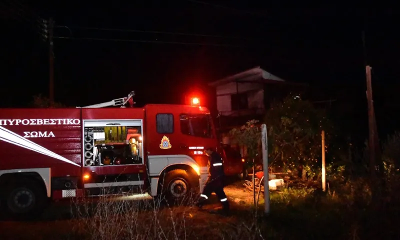 Ανω Λιόσια : Φωτιά τα μεσάνυχτα, Ρομά επιτέθηκαν στους πυροσβέστες