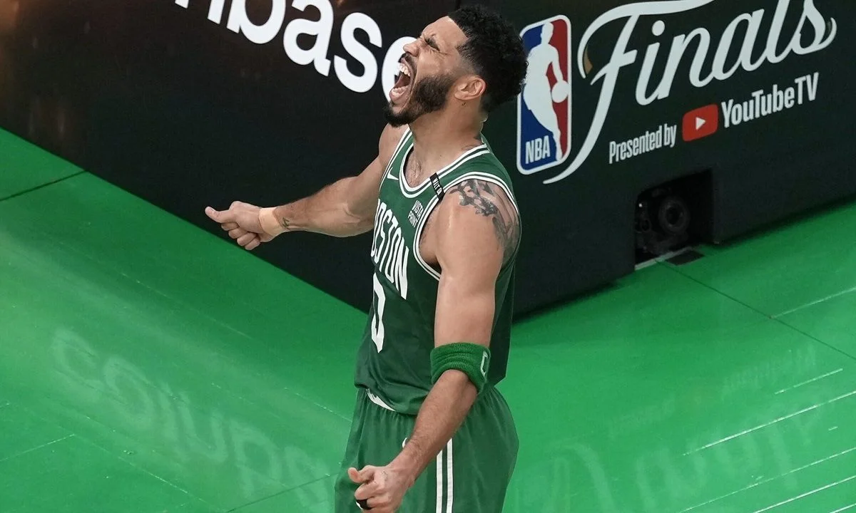 NBA: Οι Μπόστον Σέλτικς επικράτησαν στο Game 5 των Ντάλας Μάβερικς με 106-88, κατακτώντας το 18ο πρωτάθλημα της ιστορίας τους
