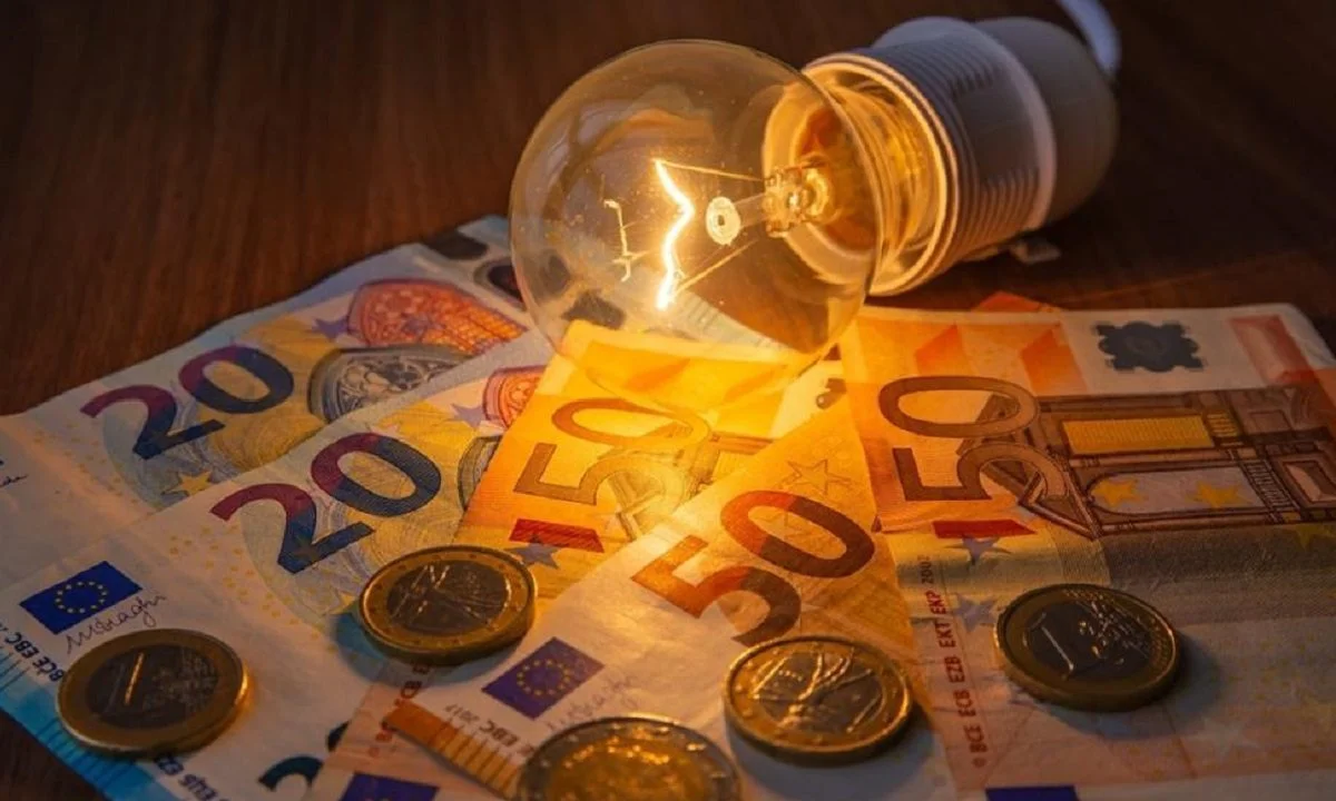 Ηλεκτρικό ρεύμα: Έρχεται νέο σοκ - Αυξήσεις μέχρι και 20%!