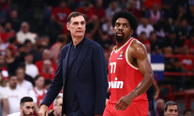 Ολυμπιακός: Ο Μπαρτζώκας σκέφτεται πως θα χωρέσει τον ΜακΚισικ