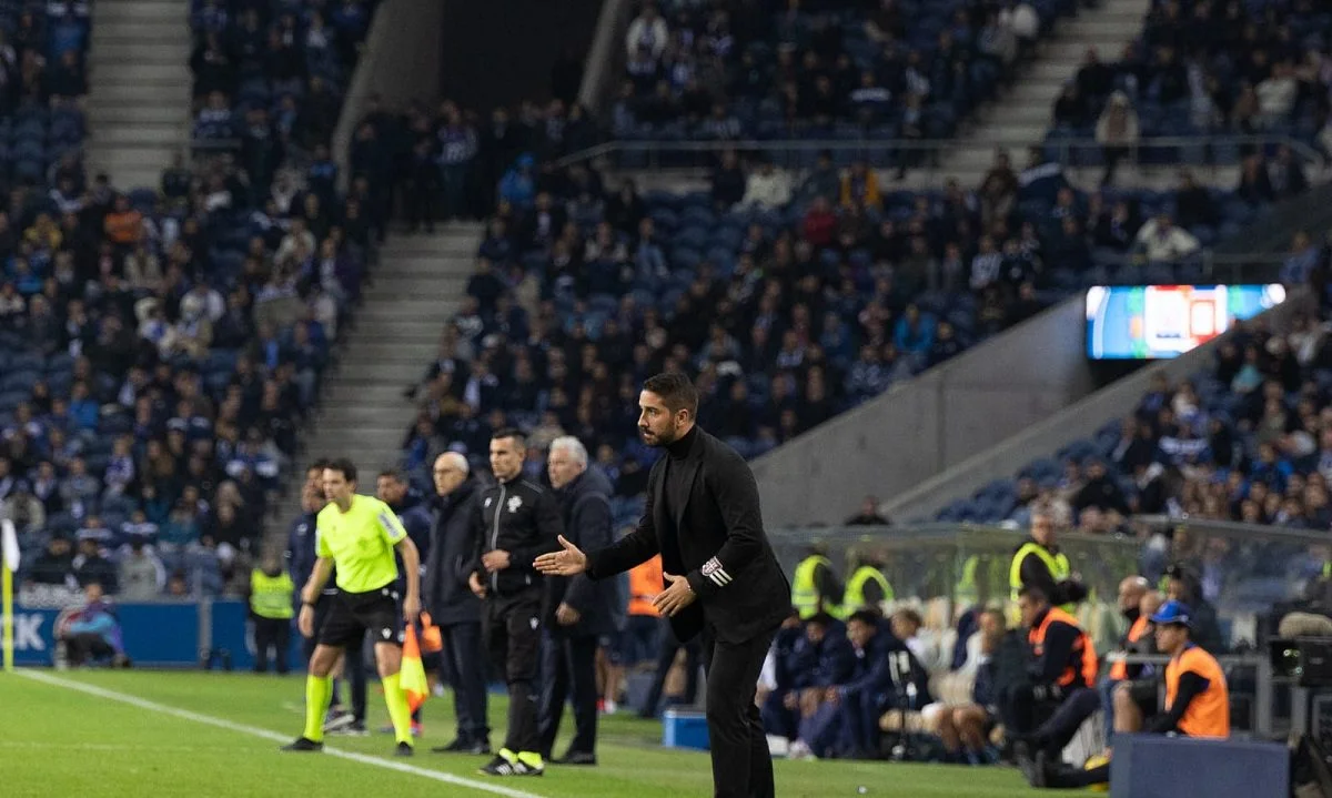 Στην Πορτογαλία όλοι μιλούν για έναν 32χρονο προπονητή που έχει κάνει ήδη αίσθηση και εντυπωσιάζει με τα αποτελέσματά του