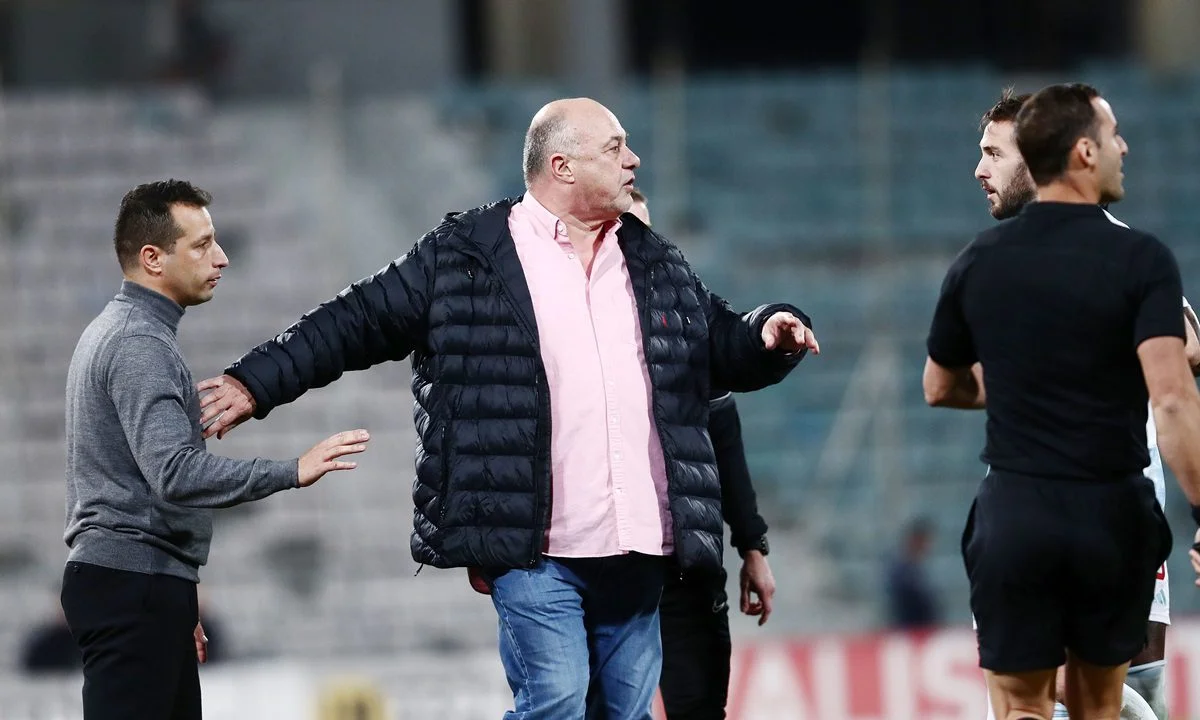 Ο Αχιλλέας Μπέος χαρακτήρισε «Μίκι Μάους και ντροπή για το ποδόσφαιρο» τον προπονητή του Ατρομήτου, Πάμπλο Γκαρσία.