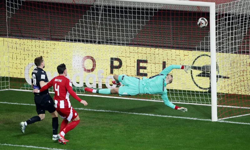 Live ενημέρωση: Ολυμπιακός - ΠΑΟΚ 2-1 (Τελικό)