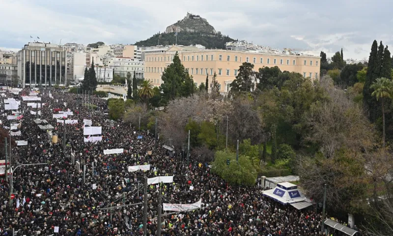 Τέμπη, δύο χρόνια μετά: Εγκλωβισμένοι στο Ζάππειο – Άνθρωπος καταρρέει, κανείς δεν μπορεί να μπει