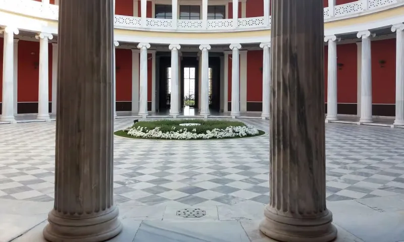 Το πρώτο κτήριο παγκοσμίως που κτίστηκε αποκλειστικά για τους Ολυμπιακούς αγώνες το 1874 και το έχουμε ακόμα