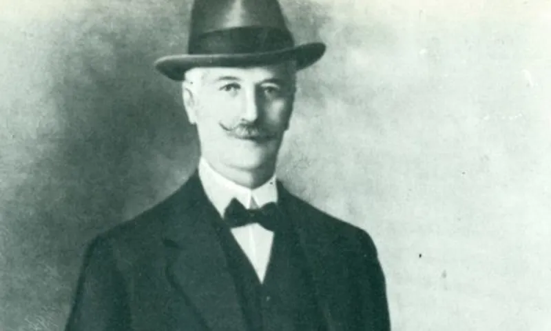 Έφυγε φτωχός από τις Σπέτσες και γύρισε πίσω εκατομμυριούχος για να χτίσει ολόκληρο το νησί από την αρχή
