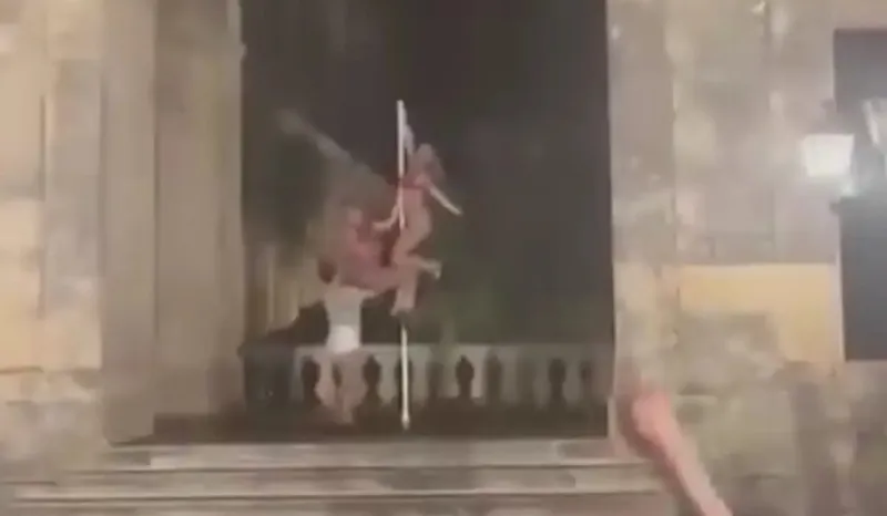 Κέρκυρα: Σάλος με τις pole dancers που εξευτέλισαν τα Παλαιά Ανάκτορα – Ξέφραγο αμπέλι τα μνημεία της χώρας μας