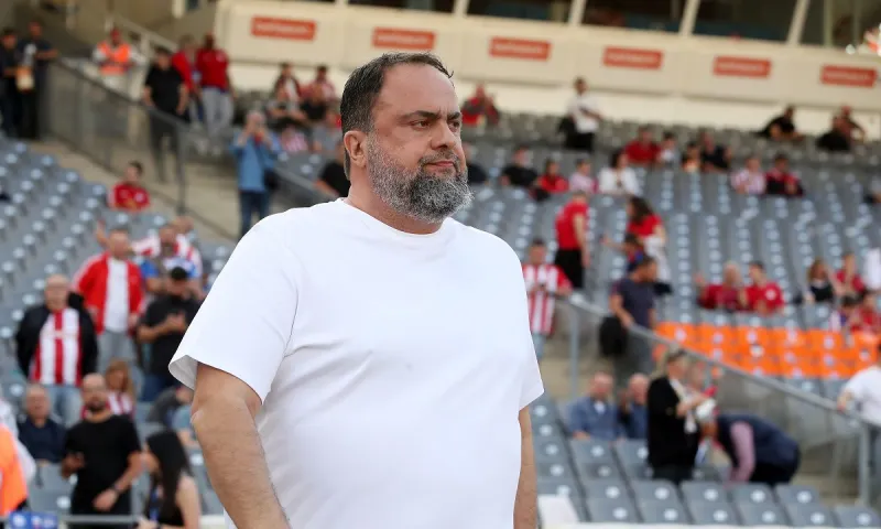 Αρνήθηκε 40 εκατ. και δίνει 60 από την τσέπη – Ο Μαρινάκης χτίζει μέλλον