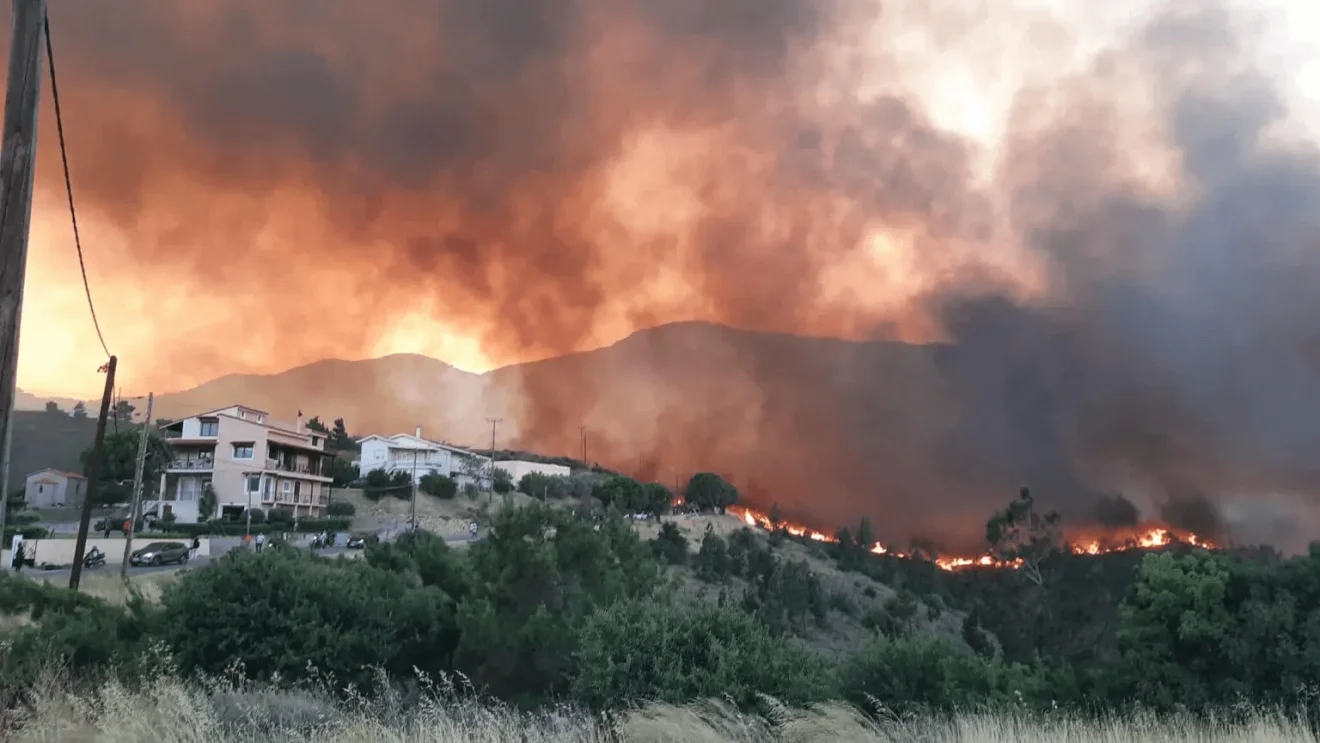 Ο υπουργός Πολιτικής Προστασίας και ο Αντιπεριφερειάρχης Χίου μιλούν ξεκάθαρα για εμπρησμούς - Ύποπτες «συμπτώσεις» με τις περιοχές που ξέσπασαν τα μέτωπα.