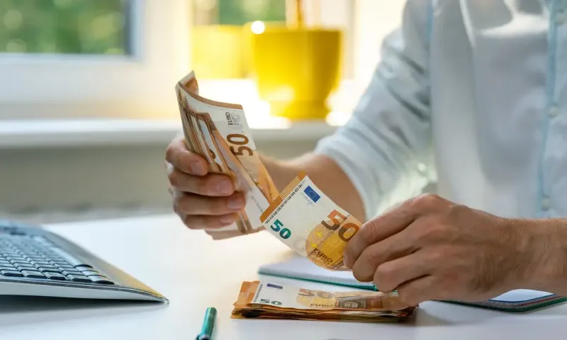 Ξεκίνησε η πληρωμή του επιδόματος των 100 ευρώ!