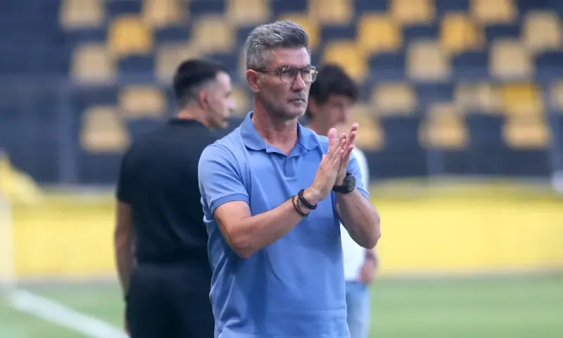 Άρης: Mόλις 30 λέξεις και... εσάνς ειρωνείας!