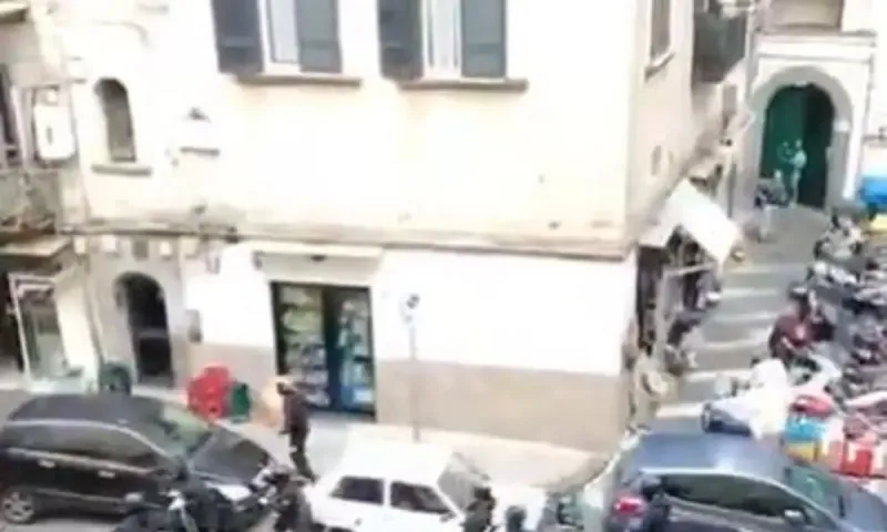 Ξύλο στους δρόμους της Νάπολης πριν το Νάπολι-Σπόρτινγκ Λισαβόνας (vid)