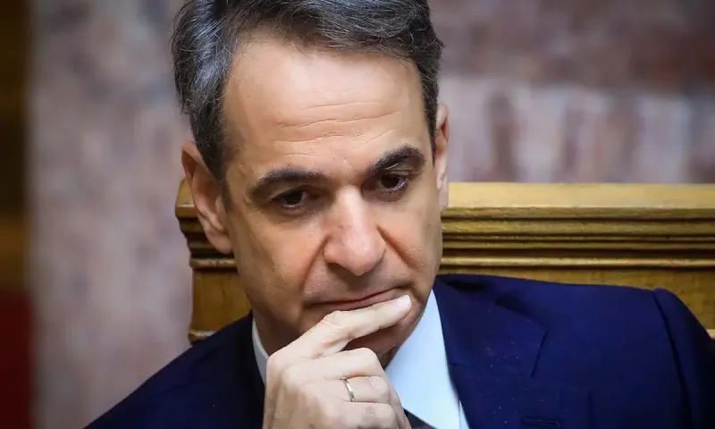 Δημοσκόπηση Interview: Στο τεχνητό δίλημμα «Μητσοτάκης ή χάος» η πλειοψηφία προτιμά το «χάος»!