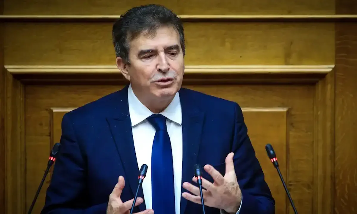 Σαν να ήταν υπουργός κάποιας άλλης χώρας, ο Μιχάλης Χρυσοχοΐδης ανακάλυψε τώρα τις «τοπικές μαφίες» στην Κρήτη.