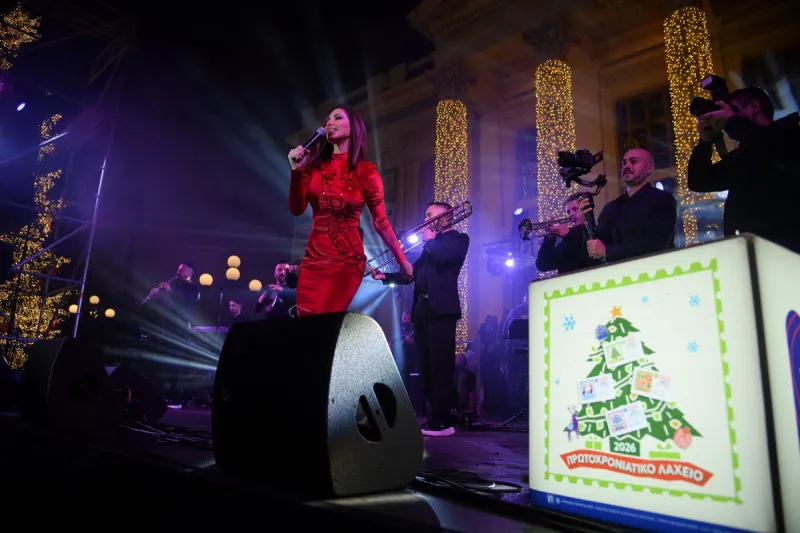Christmas mode με Λένα Ζευγαρά στον Πειραιά – Εκρηκτική συναυλία, εντυπωσιακά πυροτεχνήματα και 120.000 λαμπιόνια στην εορταστική φιέστα του My Radio 104.6 powered by Πρωτοχρονιάτικο Λαχείο