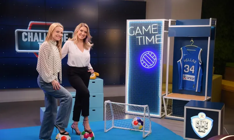 Η Έλενα Παπαβασιλείου βάζει γκολ στο ΟΠΑΠ Game Time με κλειστά μάτια