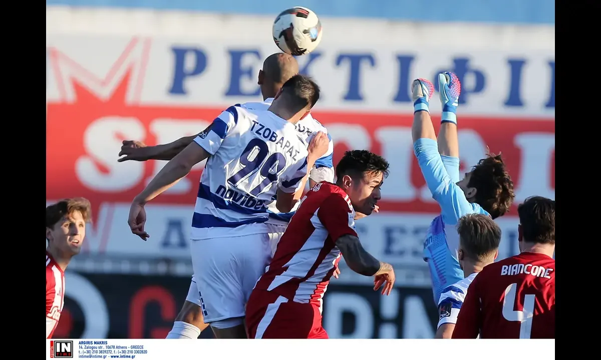 Ατρόμητος - Ολυμπιακός στη Super League, σε ένα ματς μεγάλης έντασης και τακτικής, με ζητούμενο γκολ και βαθμούς.