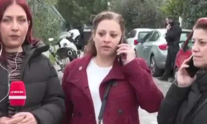 Διευθύντρια σχολέιου στο Χαλάνδρι βάζει μαθητές να σκάβουν στο προαύλιο για να σβήνει απουσίες