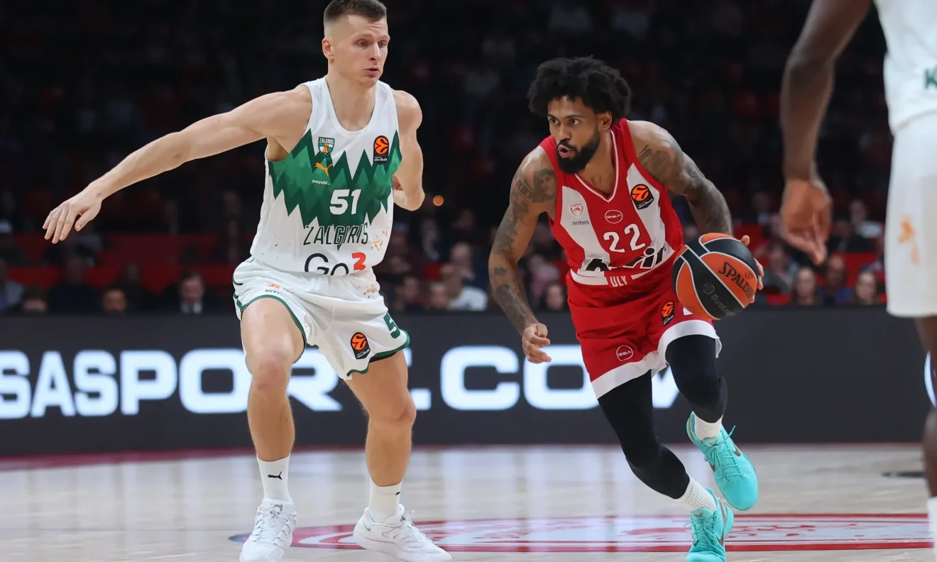 Ζαλγκίρις - Ολυμπιακός σε σκληρή μάχη Euroleague, με ένταση στην άμυνα, έλεγχο ρυθμού και κρίσιμες λεπτομέρειες που θα κρίνουν το αποτέλεσμα.