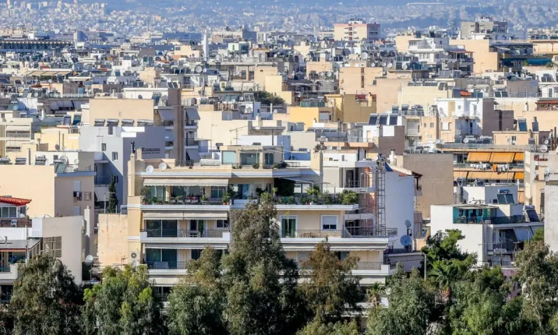 Απροστάτευτοι οι Έλληνες μπροστά σε νέο «τσουνάμι» πλειστηριασμών – Φόβοι για ως και 80.000 κατασχέσεις το 2026