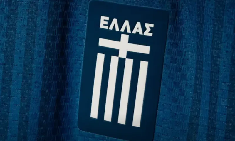 Η Εθνική Ελλάδος παρουσίασε τη νέα μπλε εκτός έδρας φανέλα με αναφορά στο 1926