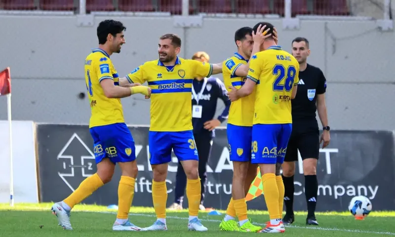 Και «σπαθιά» κατάπιε ο Άλεξιτς στη Λάρισα!