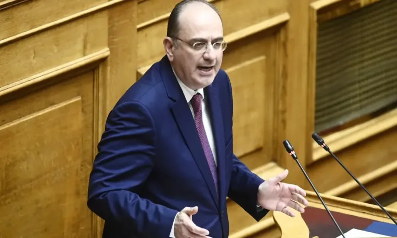 Μακάριος Λαζαρίδης: Παραδέχθηκε την κοροϊδία με το πτυχίο - Μέχρι χθες έλεγε ότι κατείχε θέση «επειδή είναι ωραίος» και σήμερα ότι θα επιστρέψει τα λεφτά