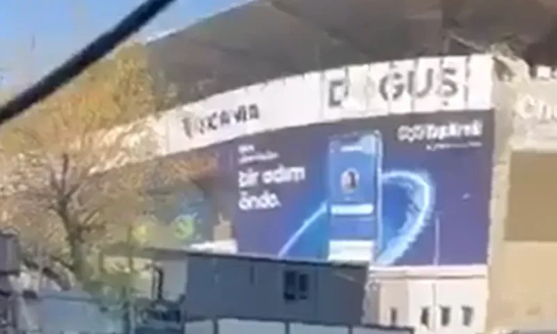 Καθίζηση σε εργοτάξιο δίπλα στο γήπεδο της Φενέρμπαχτσε  (video)