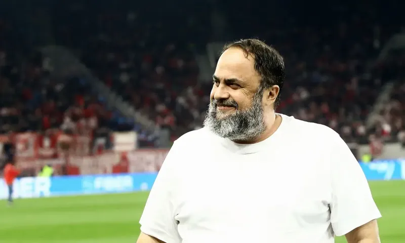Η Γιουνάιτεντ βλέπει διπλό χτύπημα από Φόρεστ