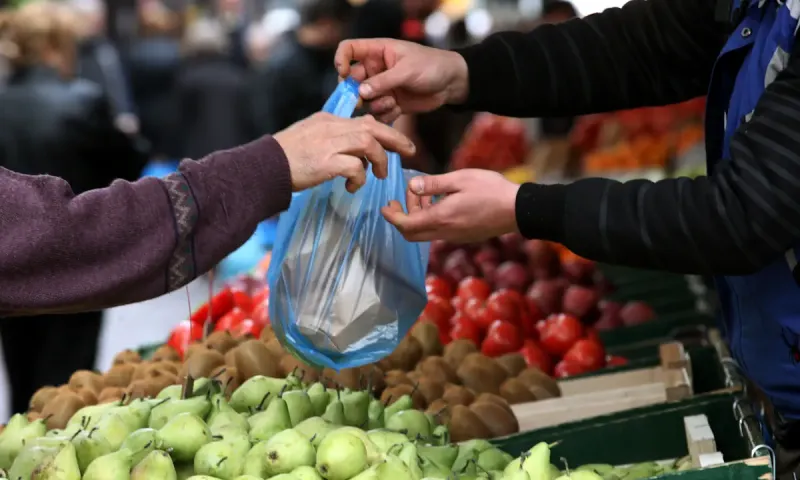 «Φωτιά» οι τιμές στα καύσιμα: Μόνιμα πάνω από τα 2 ευρώ η αμόλυβδη - Έρχεται νέο κύμα ακρίβειας στην αγορά
