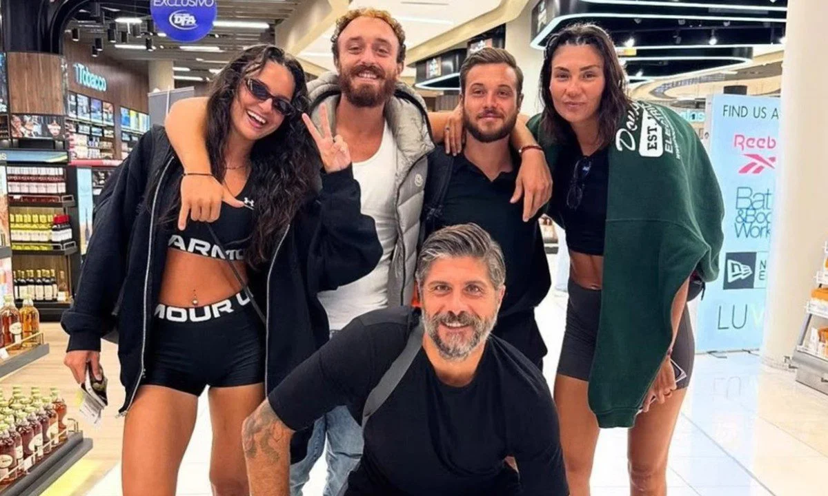 Πριν αναχωρήσουν από τον Άγιο Δομίνικο πήραν τα κινητά τους οι παίκτες και έβγαλαν κάποιες αναμνηστικές φωτογραφίες…