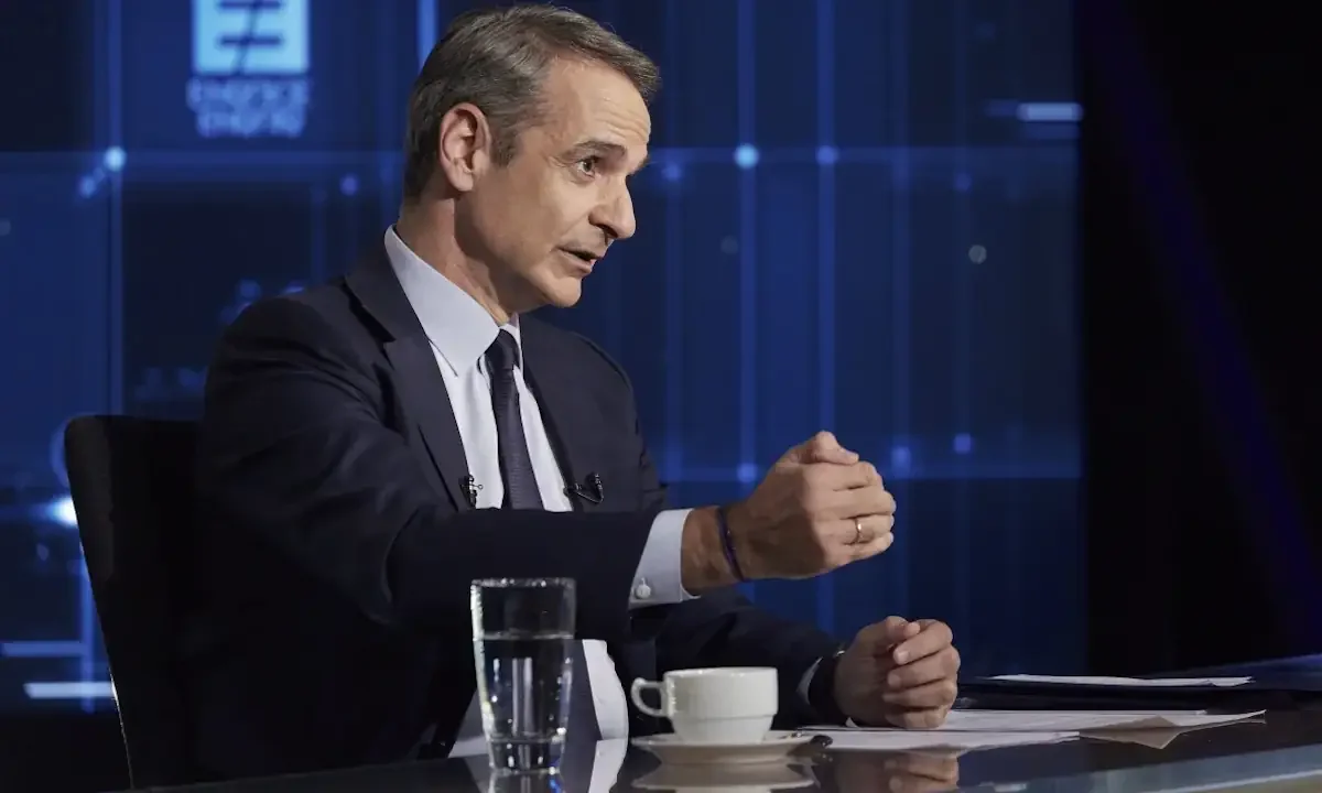 Ο Κυριάκος Μητσοτάκης επιχείρησε να εκβιάσει το γαλάζιο συναίσθημα, ξεχνώντας πως ο ίδιος έβαλε το επώνυμό του πάνω από την παράταξη.