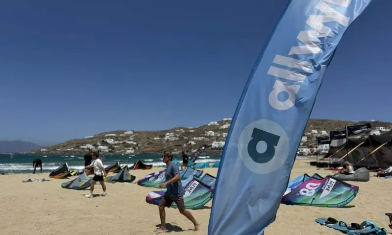 Kitesurf, θέαμα και summer vibes στη Μύκονο